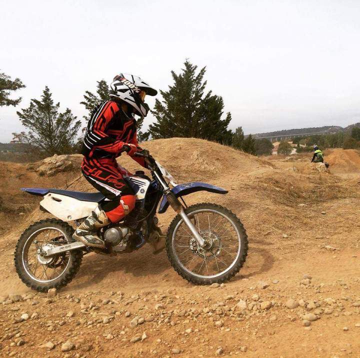 Initiation moto-cross pour enfants et adolescents à Aix-en-Provence