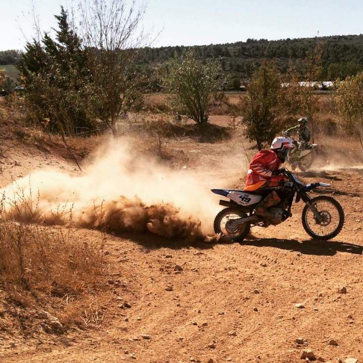 Stages de pilotage motocross pour vacances à Aix-en-Provence