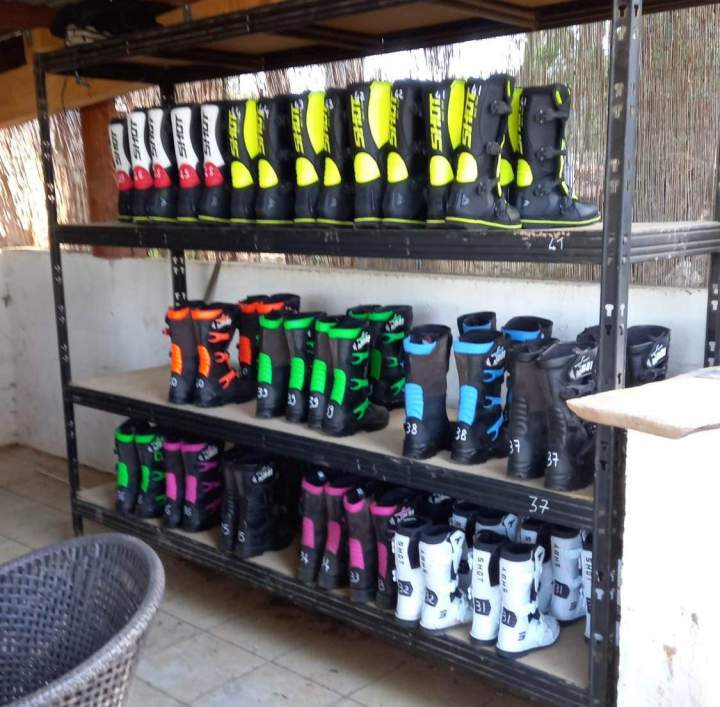 Nous mettons à votre disposition des motocross et équipements professionnels.